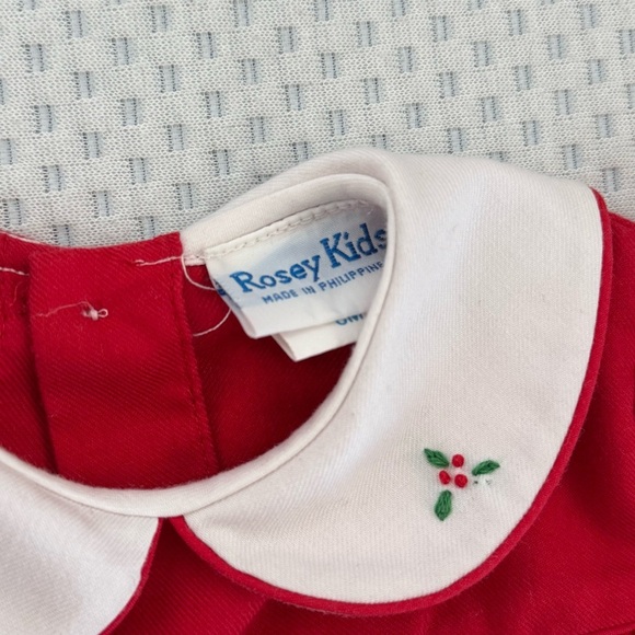Vintage Classic Red Baby Girl Smocked Holiday Dress with White Collar Size 6m - Picture 4 of 5